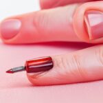 Co naprawdę oznaczają białe plamki na paznokciach? Wyjaśniamy!